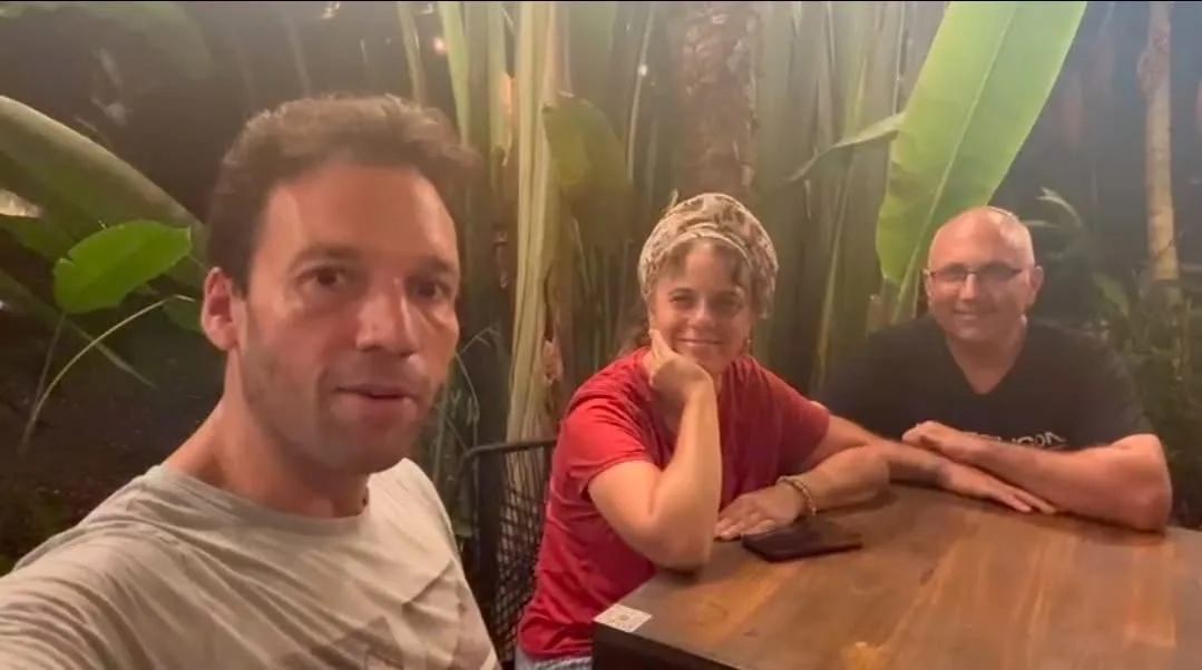 Shishi with Efrat Wiesblum and her husband at a table in the evening